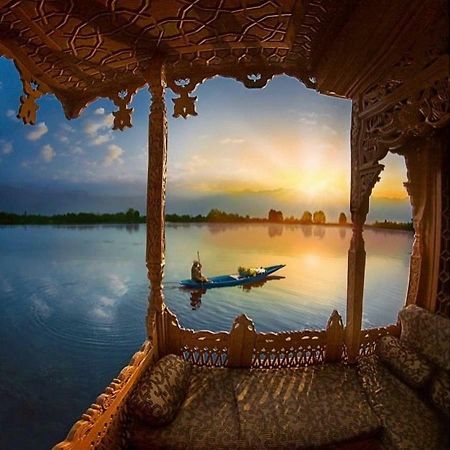 Peacock Houseboats Hotel Srinagar  Bagian luar foto
