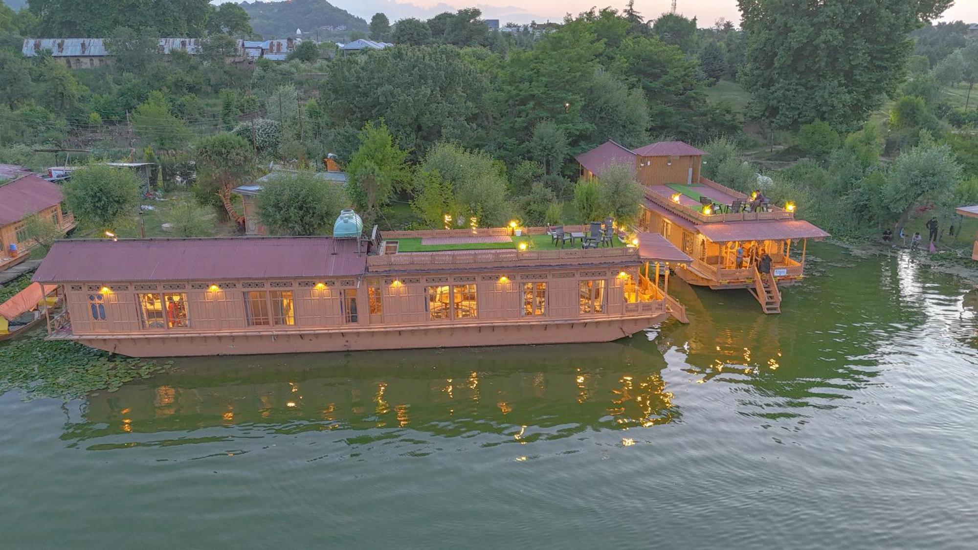 Peacock Houseboats Hotel Srinagar  Bagian luar foto
