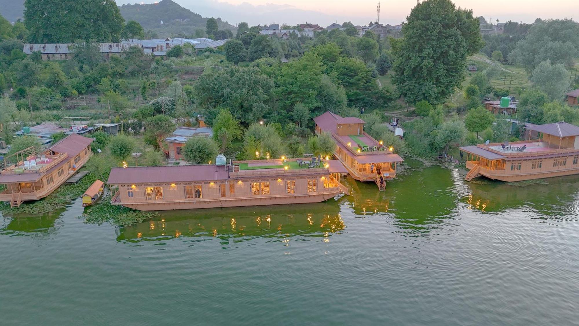 Peacock Houseboats Hotel Srinagar  Bagian luar foto