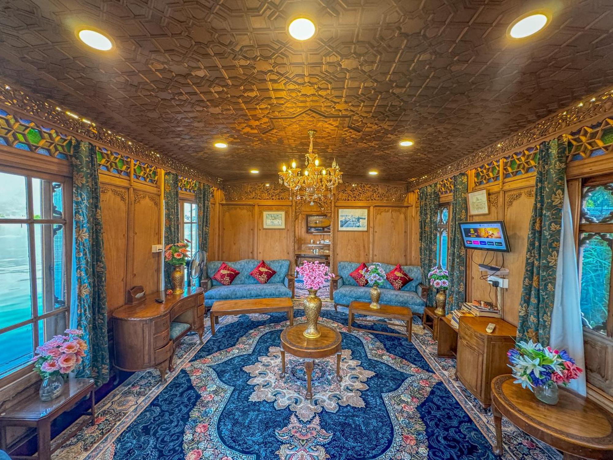 Peacock Houseboats Hotel Srinagar  Bagian luar foto