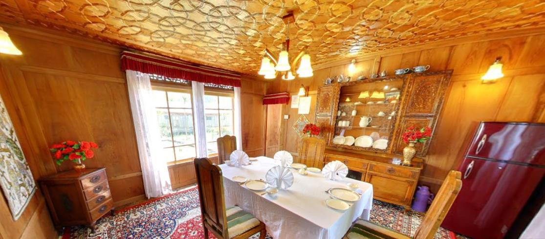 Peacock Houseboats Hotel Srinagar  Bagian luar foto