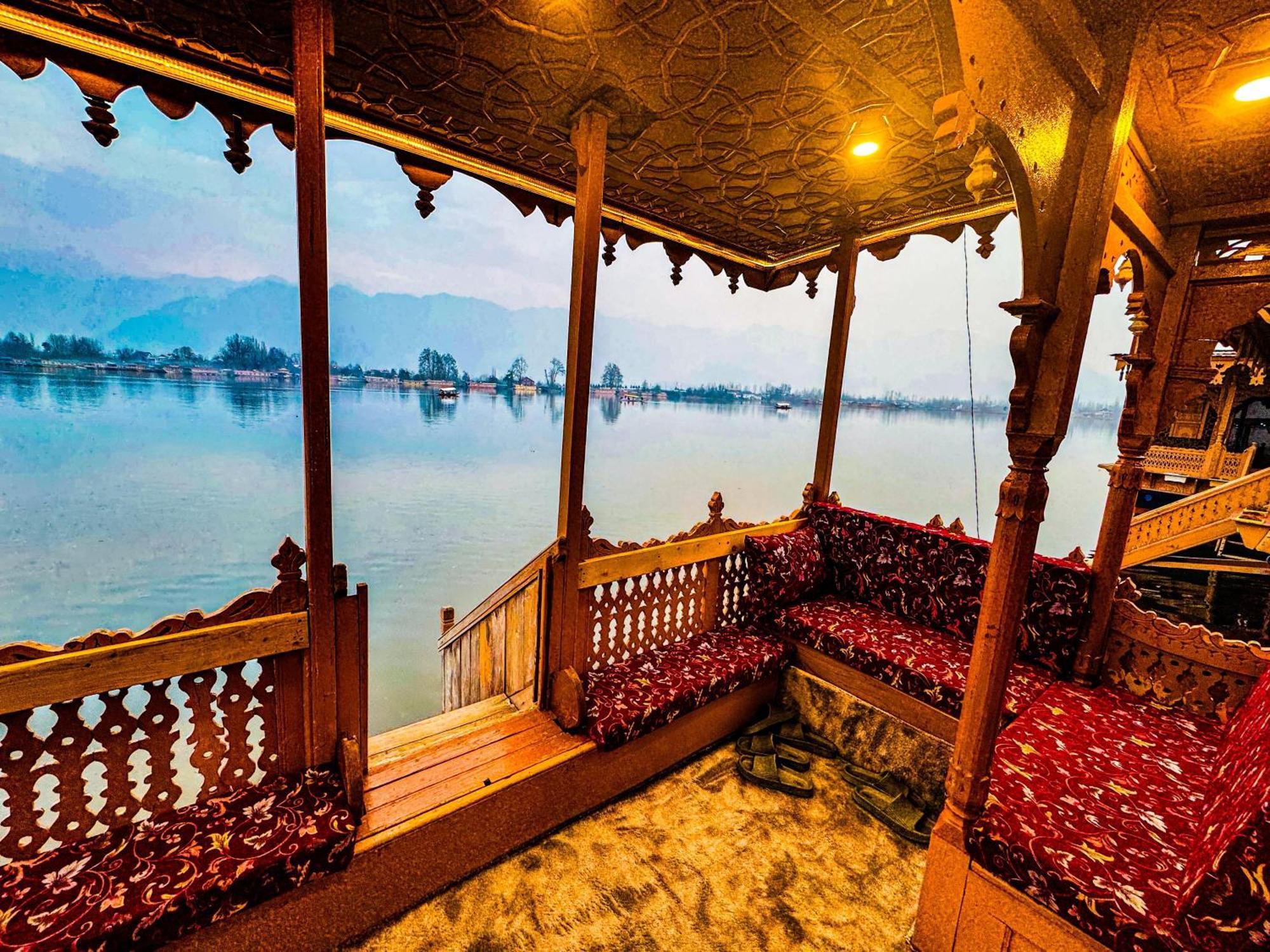 Peacock Houseboats Hotel Srinagar  Bagian luar foto