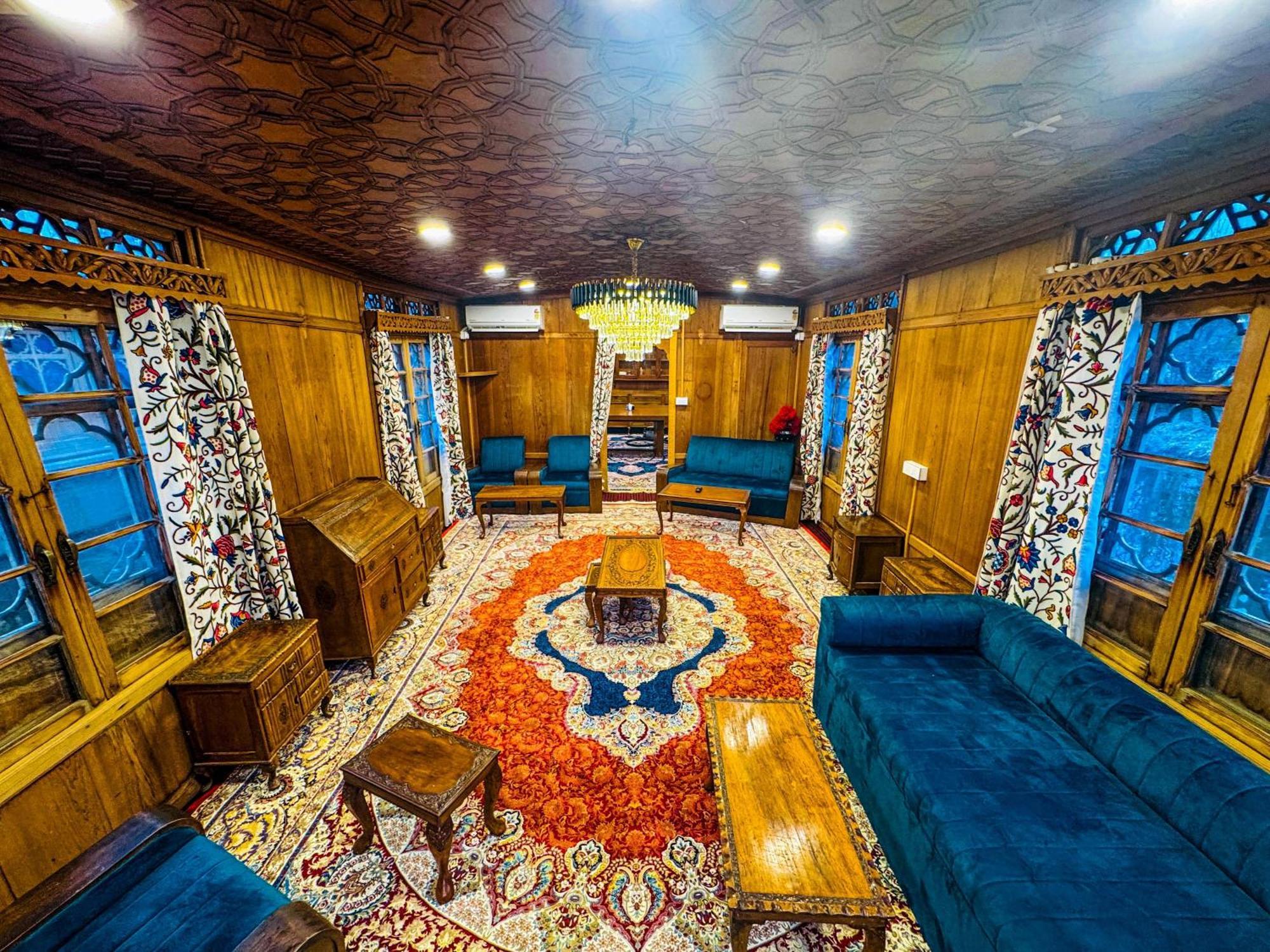 Peacock Houseboats Hotel Srinagar  Bagian luar foto