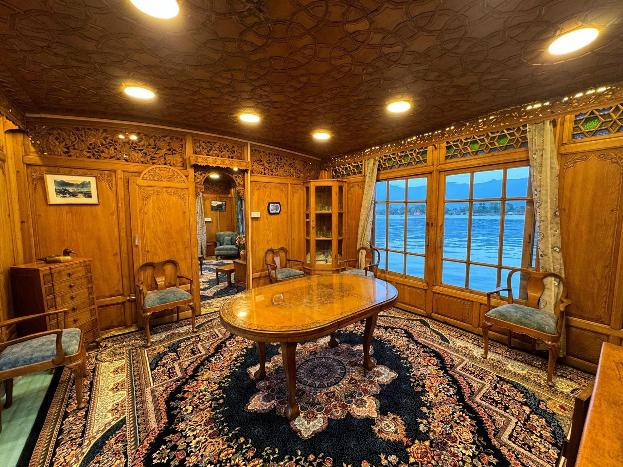 Peacock Houseboats Hotel Srinagar  Bagian luar foto