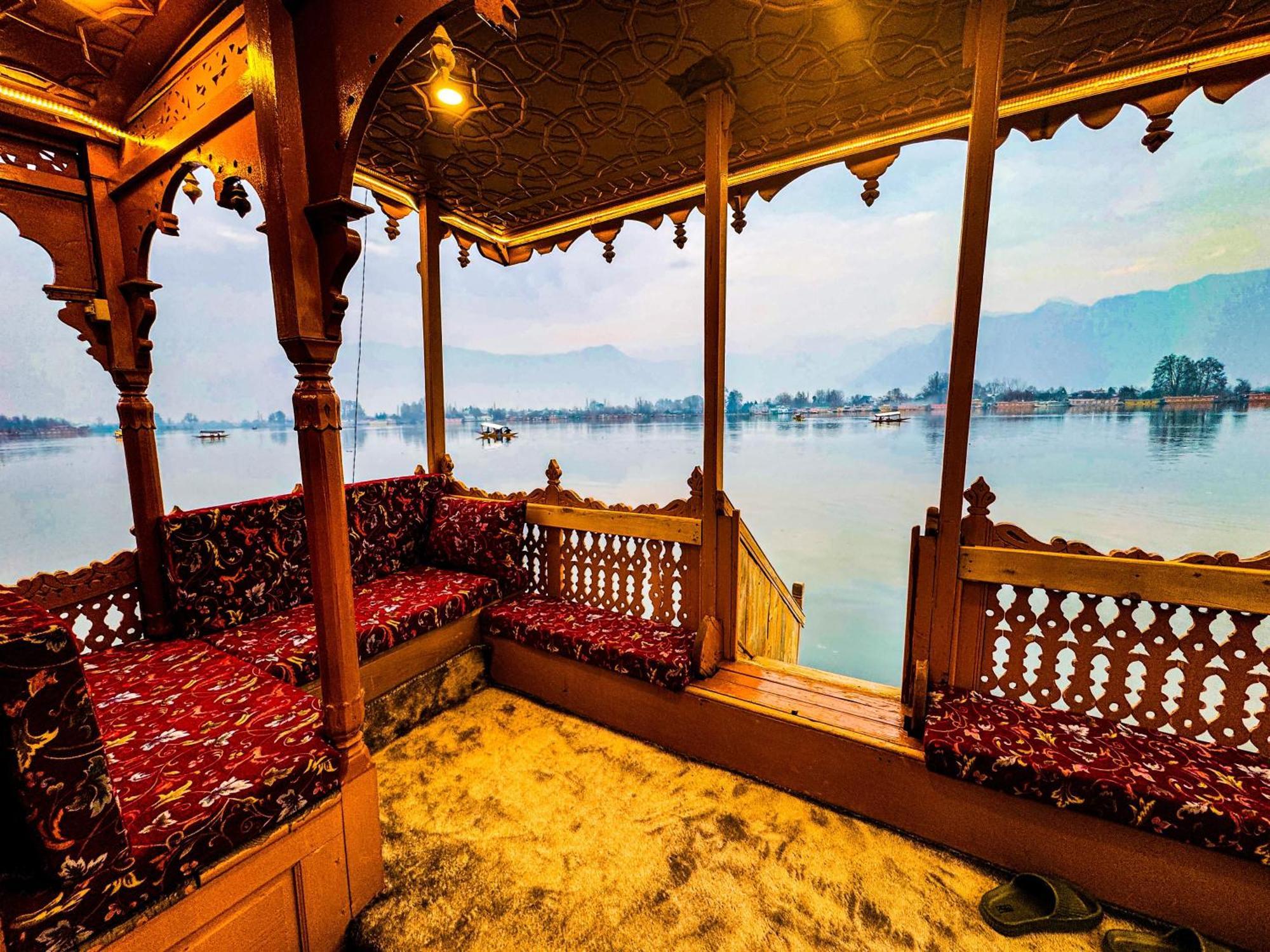 Peacock Houseboats Hotel Srinagar  Bagian luar foto