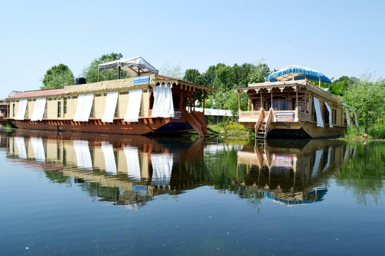 Peacock Houseboats Hotel Srinagar  Bagian luar foto