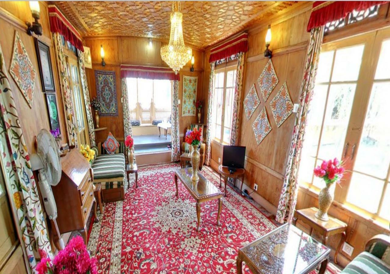 Peacock Houseboats Hotel Srinagar  Bagian luar foto