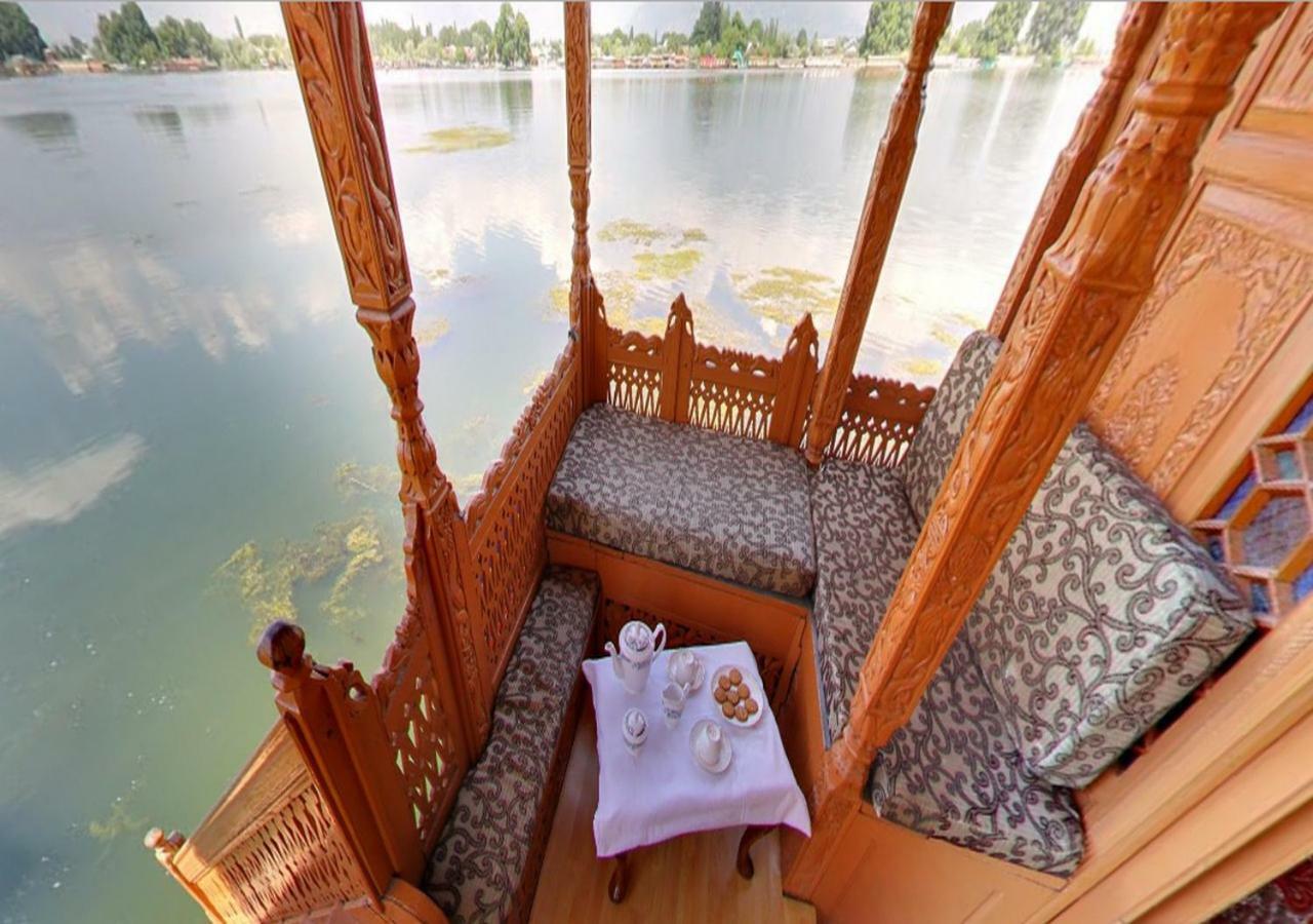 Peacock Houseboats Hotel Srinagar  Bagian luar foto