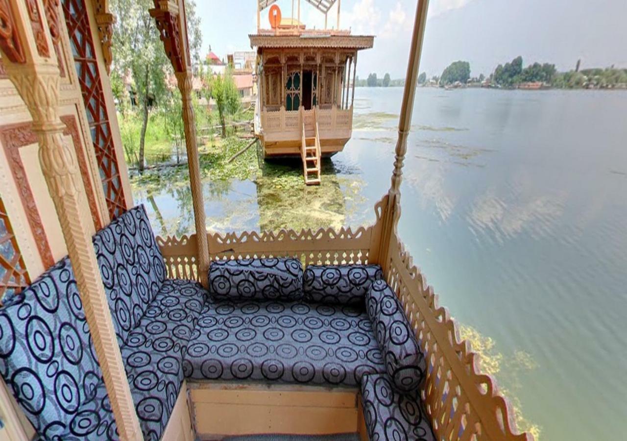 Peacock Houseboats Hotel Srinagar  Bagian luar foto