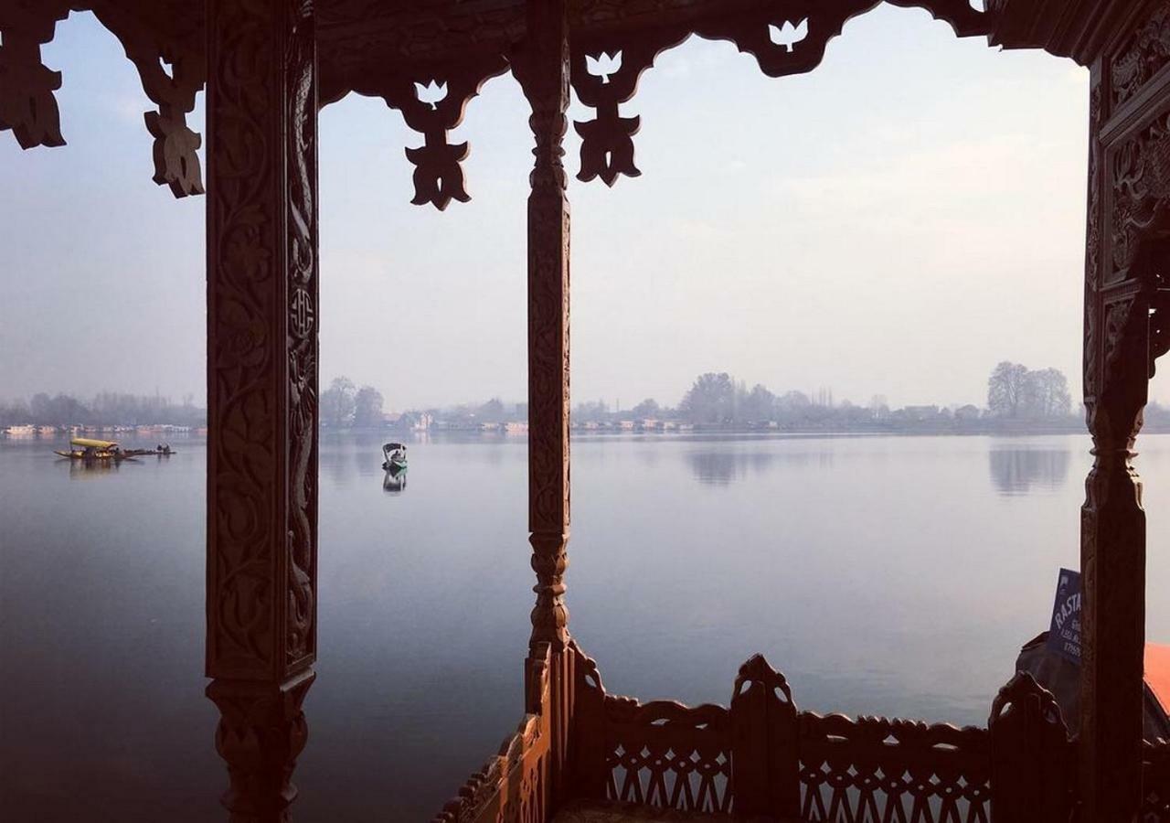 Peacock Houseboats Hotel Srinagar  Bagian luar foto