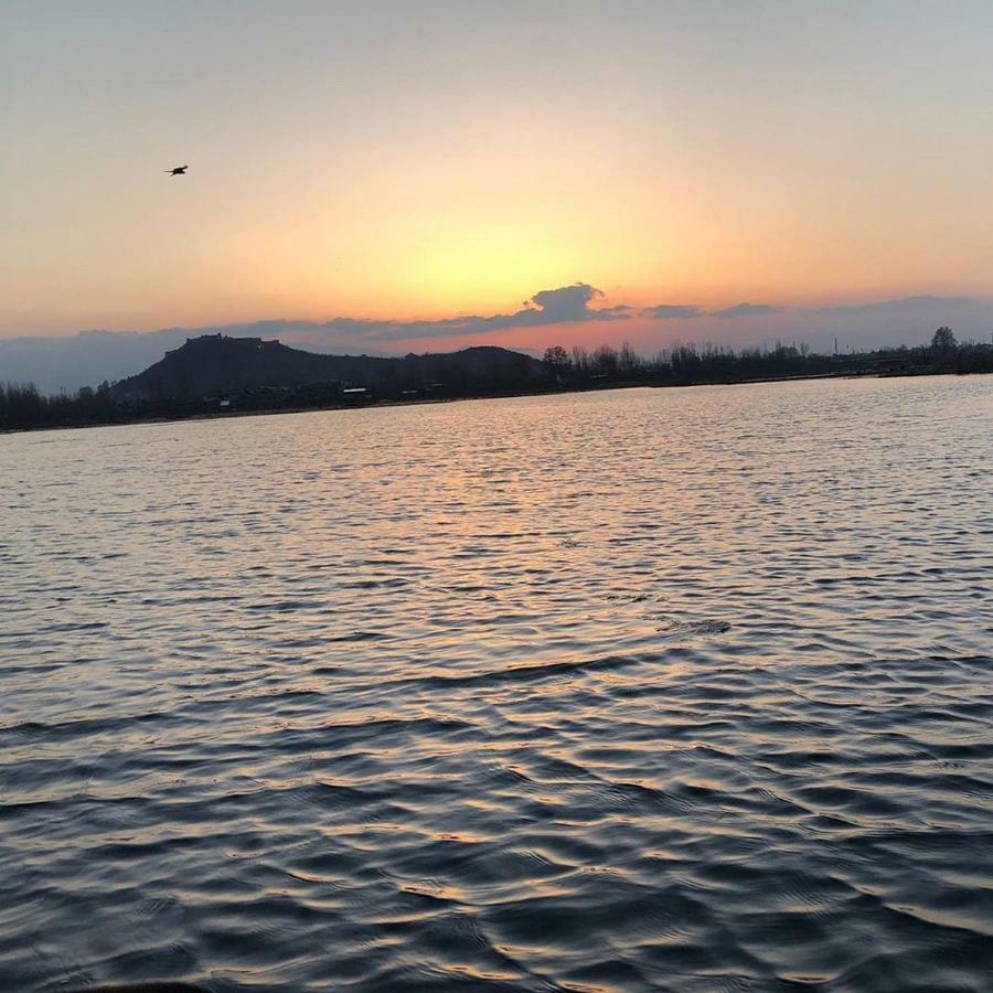 Peacock Houseboats Hotel Srinagar  Bagian luar foto